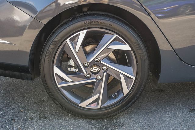 2025 Hyundai Elantra SEL - Photo 9