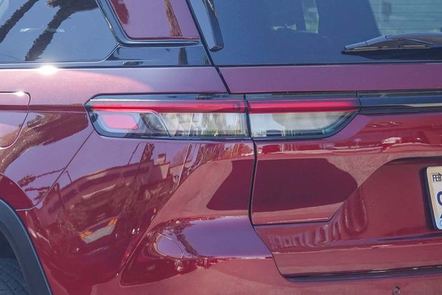 2024 Jeep Grand Cherokee Altitude photo 3