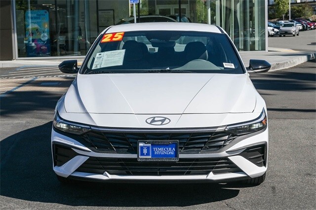 2025 Hyundai Elantra SEL Sport photo 2