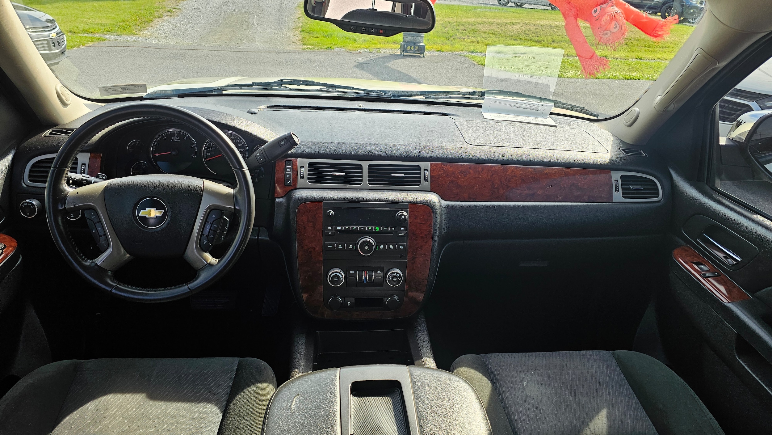 2013 Chevrolet Suburban LS - Photo 11
