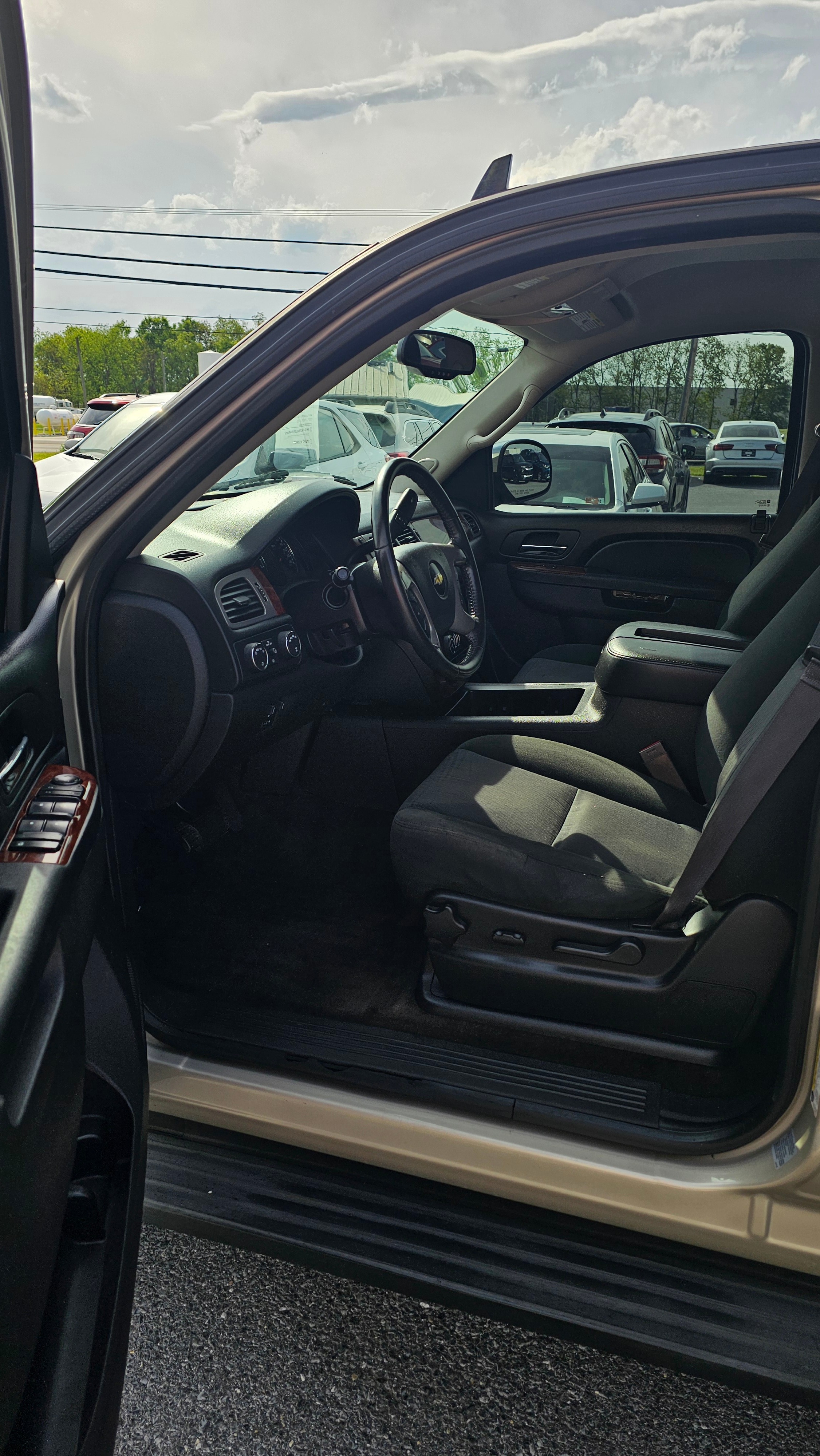 2013 Chevrolet Suburban LS - Photo 12