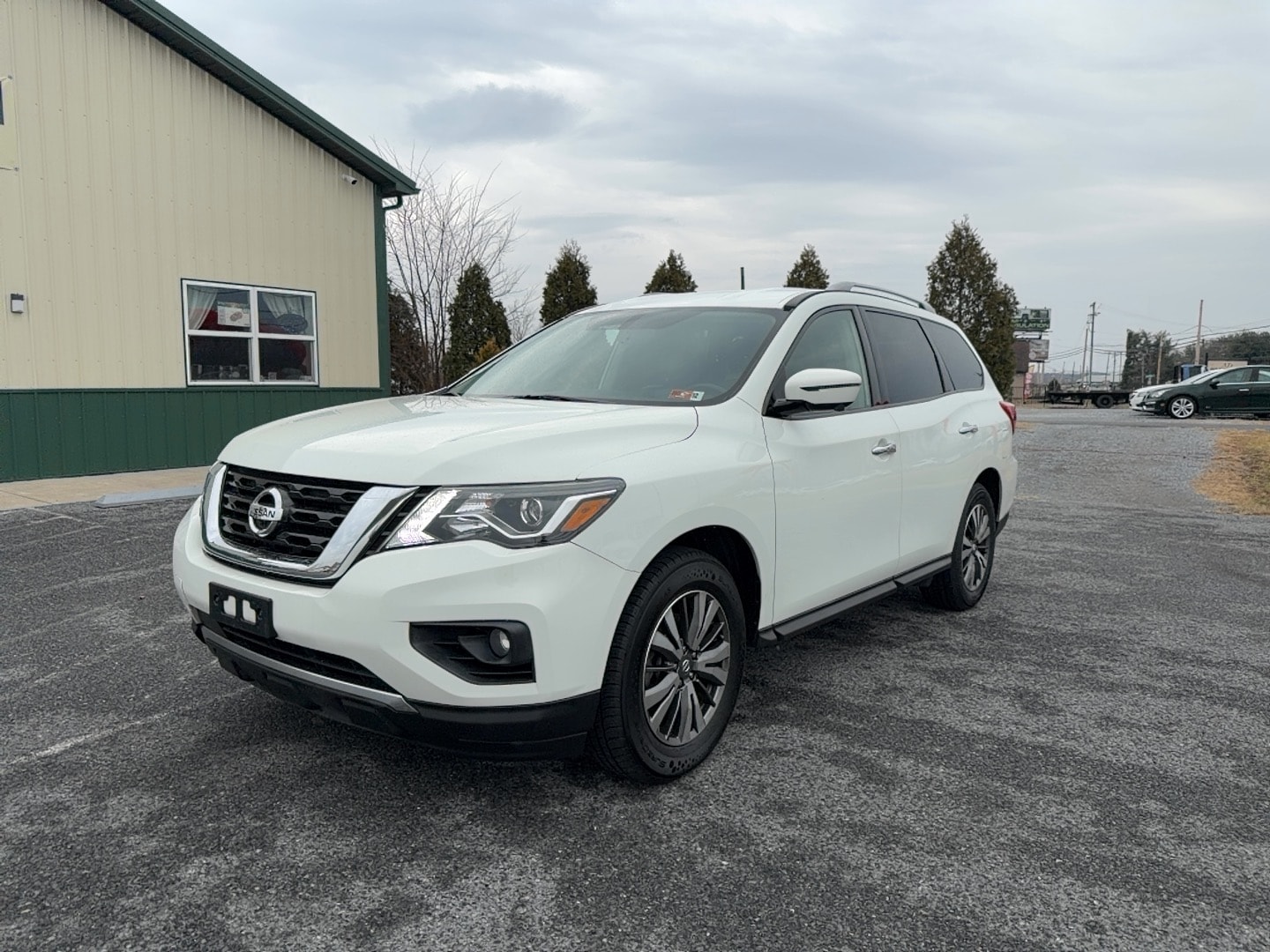 2020 Nissan Pathfinder SL's photo