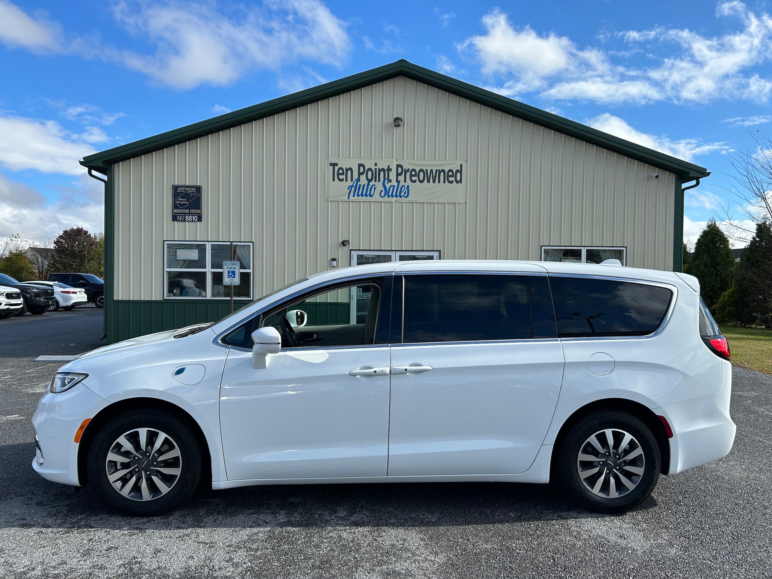 2022 Chrysler Pacifica Hybrid Touring L's photo