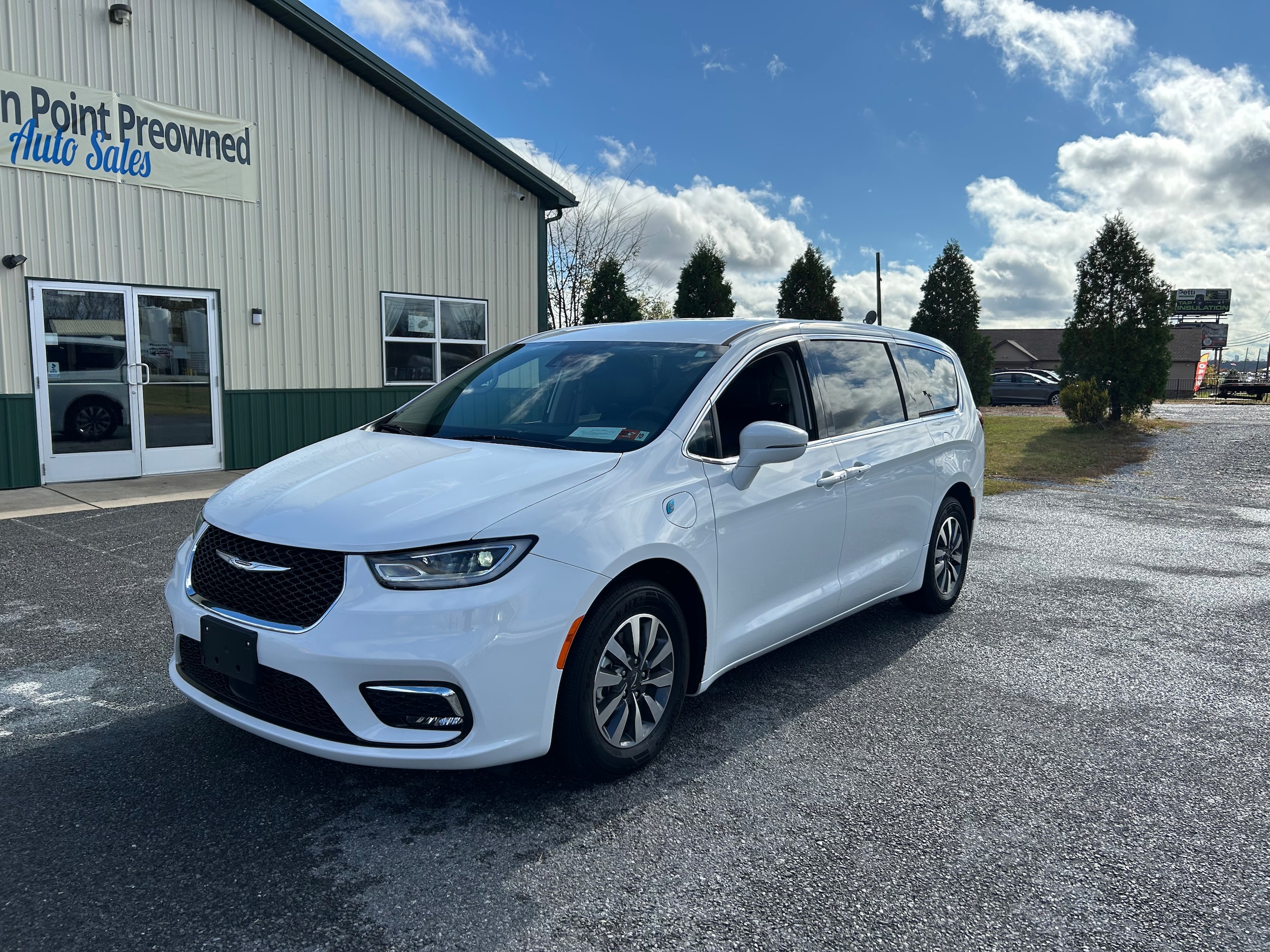 2022 Chrysler Pacifica Hybrid Touring L Hybrid's photo
