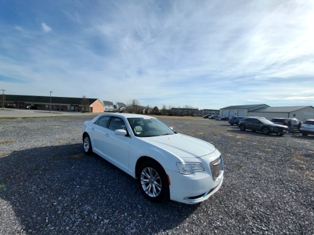 Used 2018 Chrysler 300 For Sale at Ten Point Preowned Auto Sales VIN
