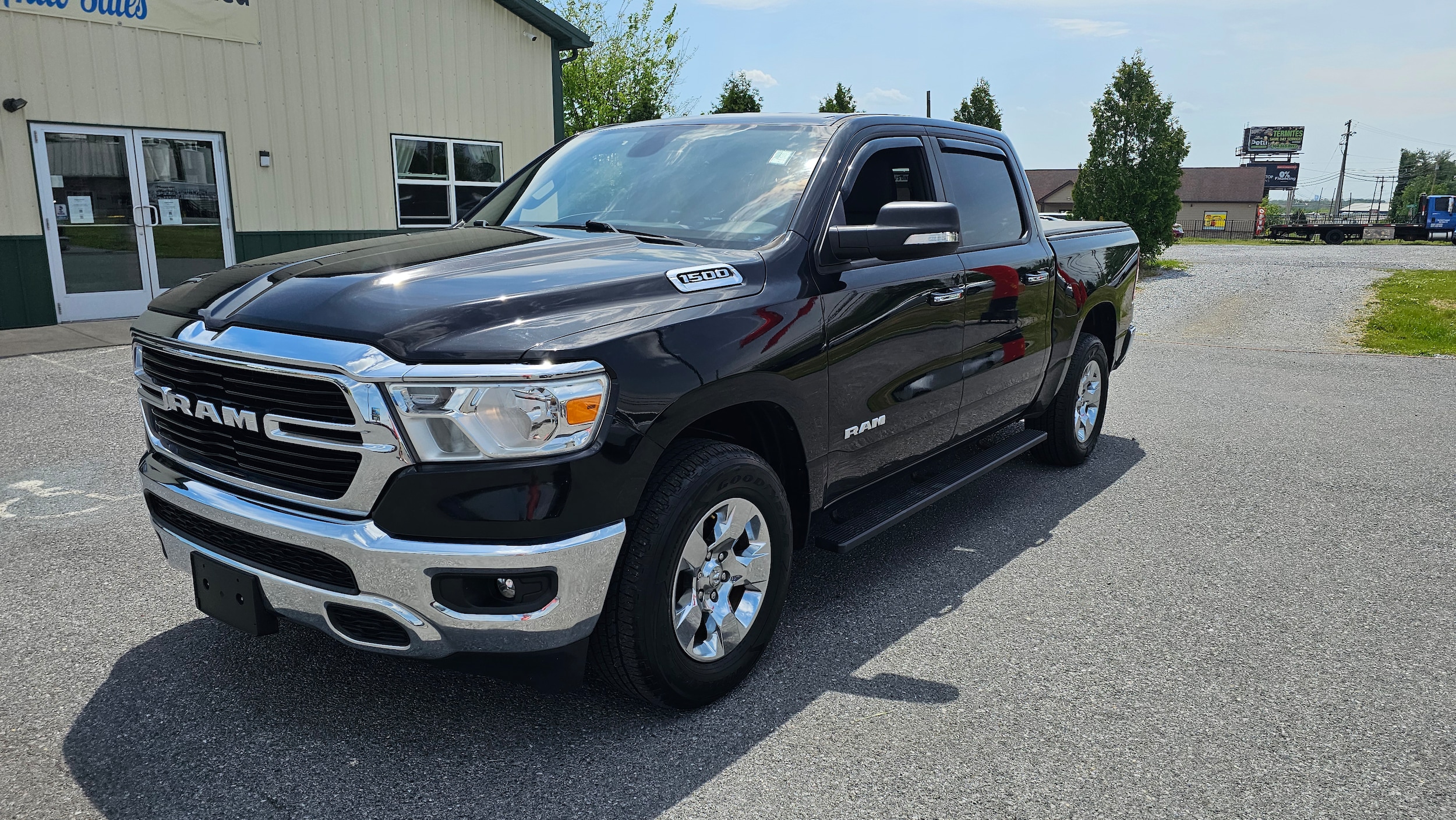 2019 RAM 1500 Big Horn/Lone Star 4x4 Crew Cab 5'7's photo