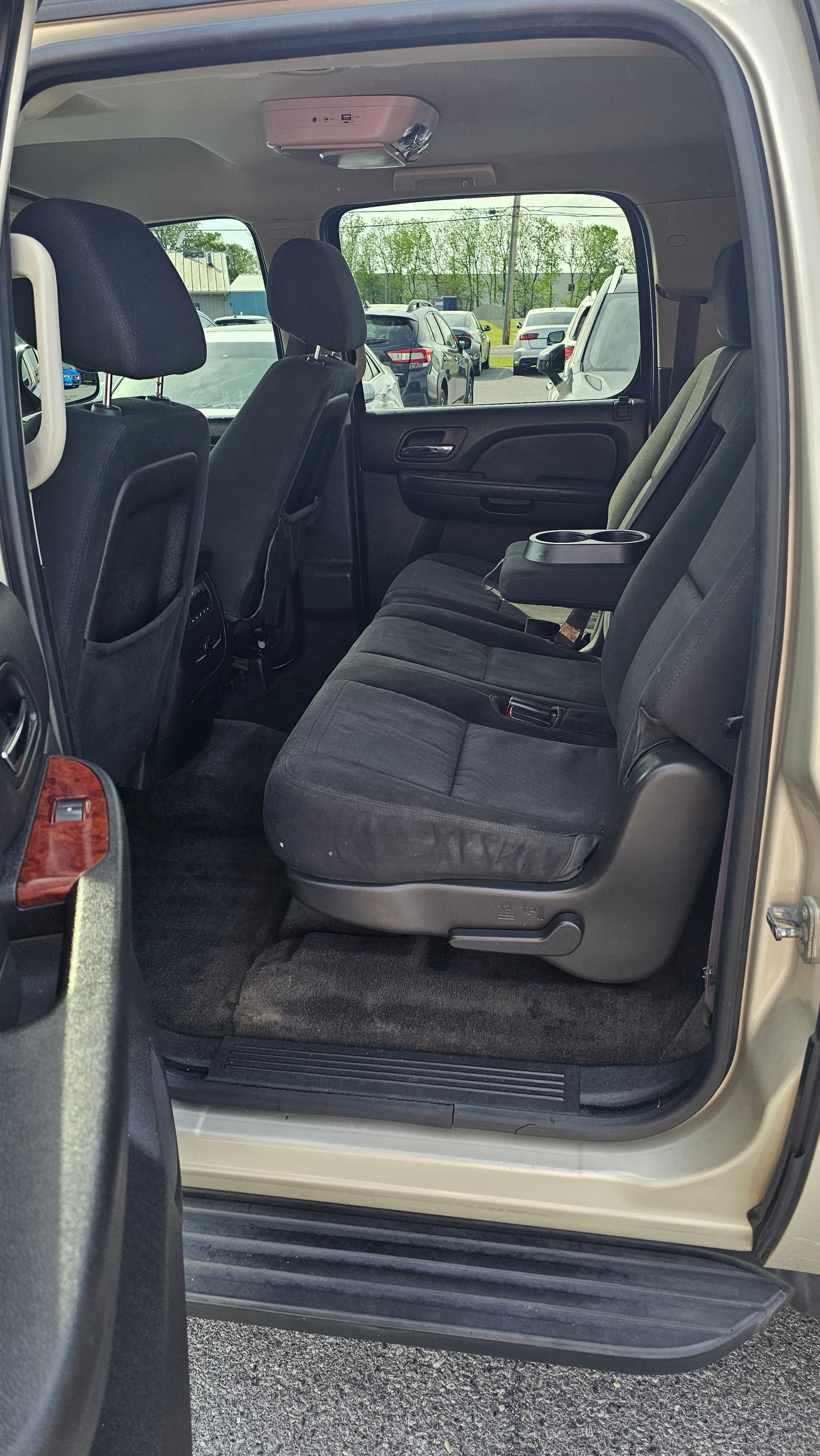 2013 Chevrolet Suburban LS - Photo 10