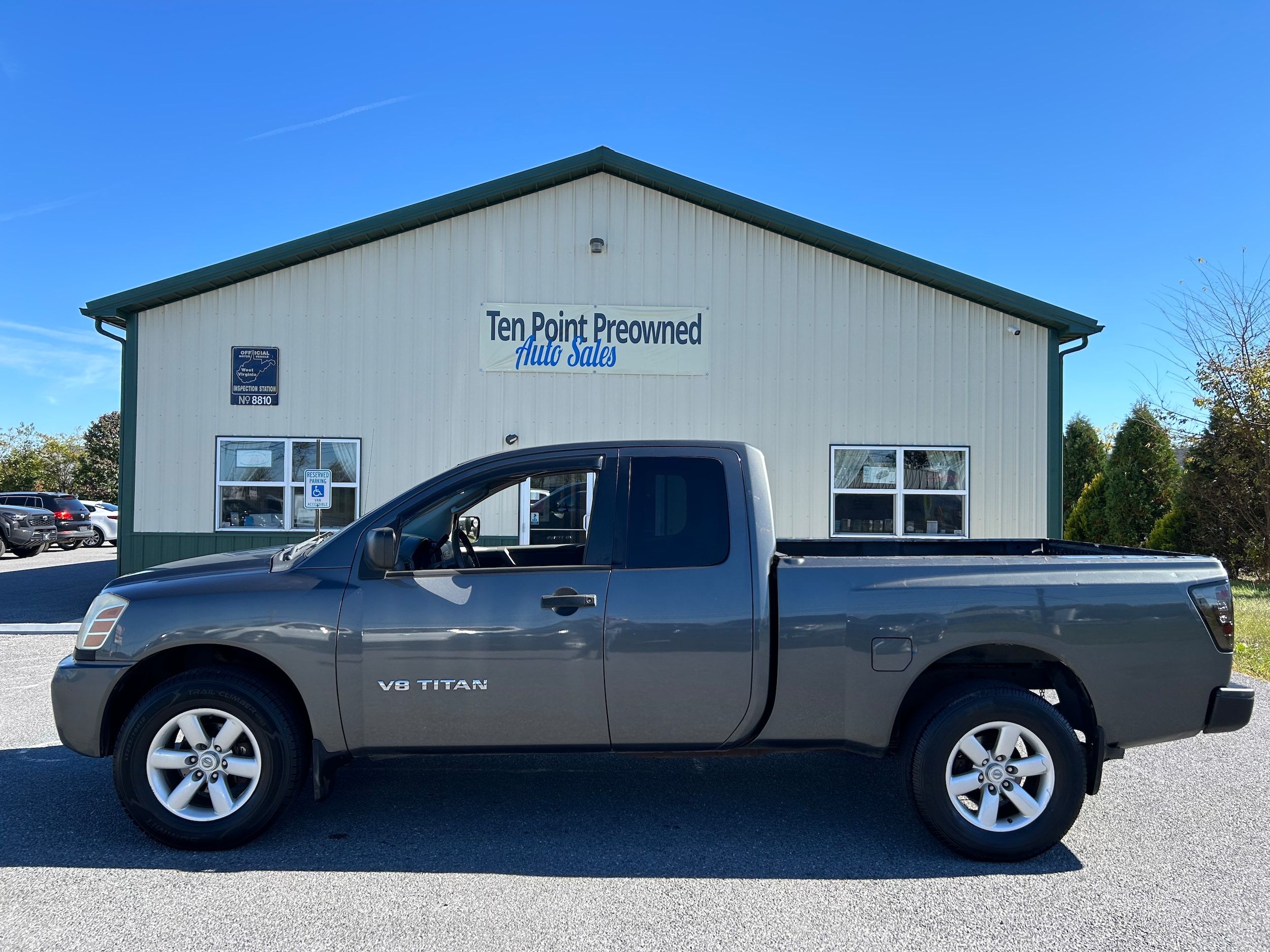 2005 Nissan Titan's photo