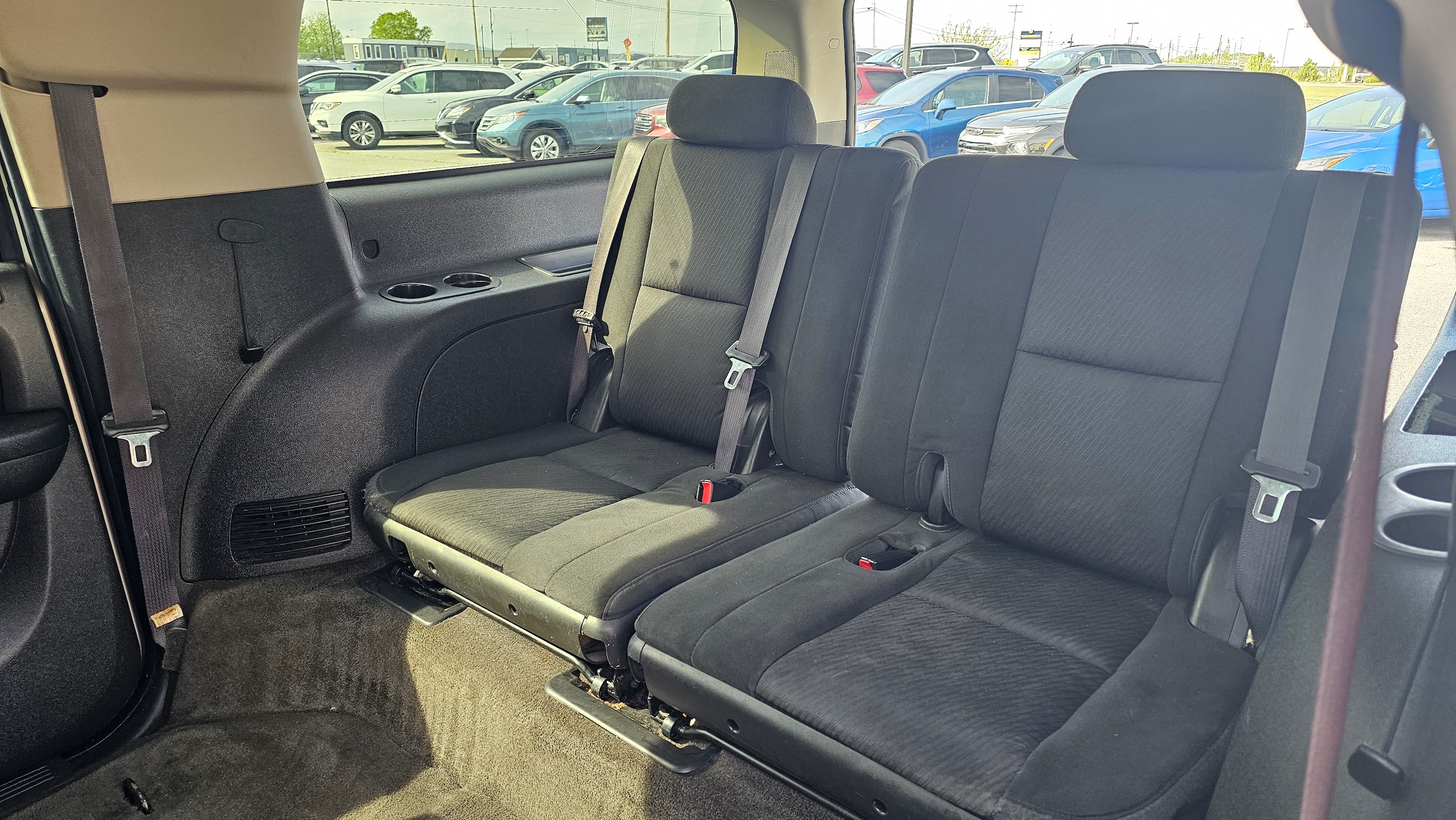 2013 Chevrolet Suburban LS - Photo 9