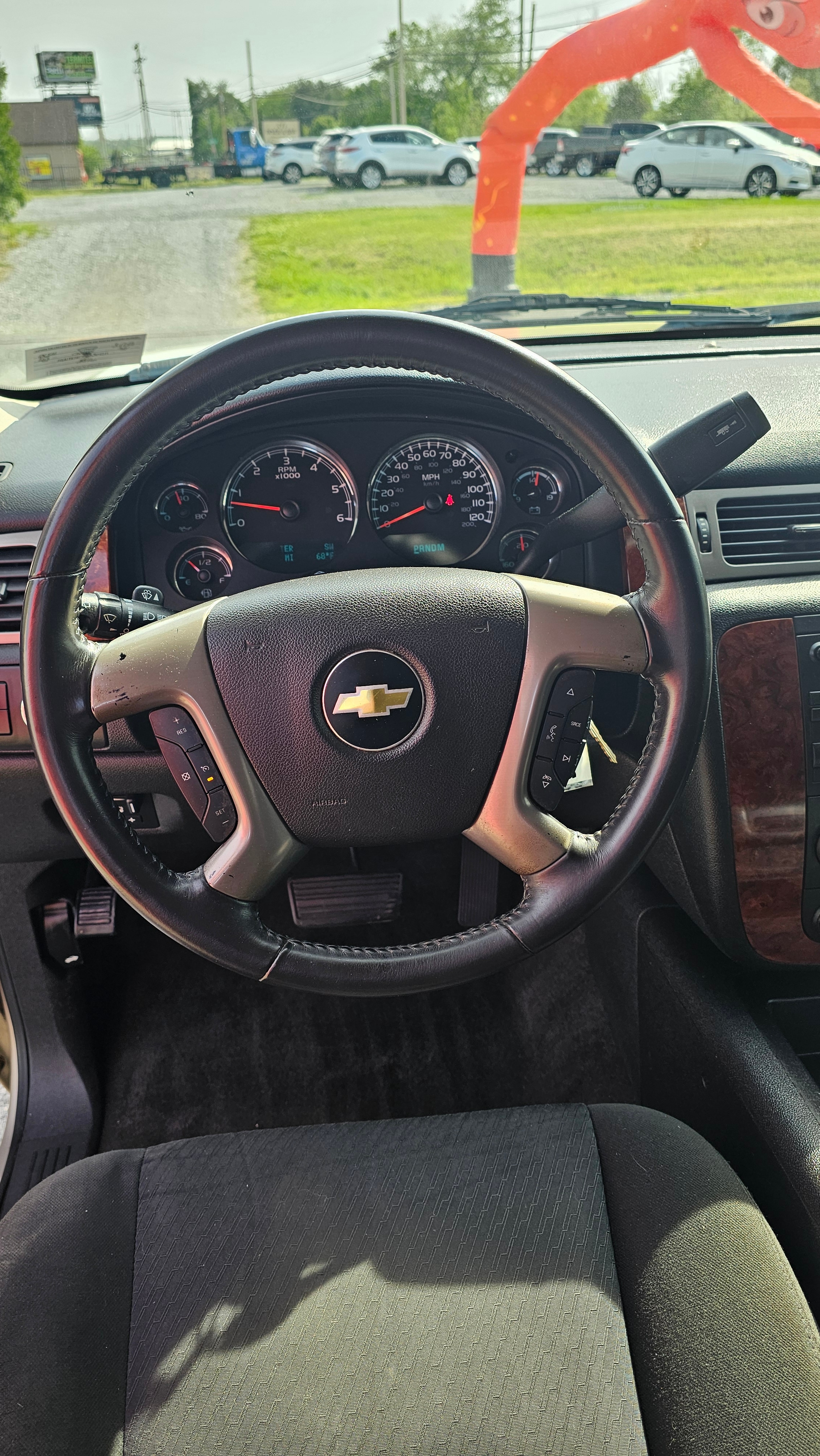 2013 Chevrolet Suburban LS - Photo 16