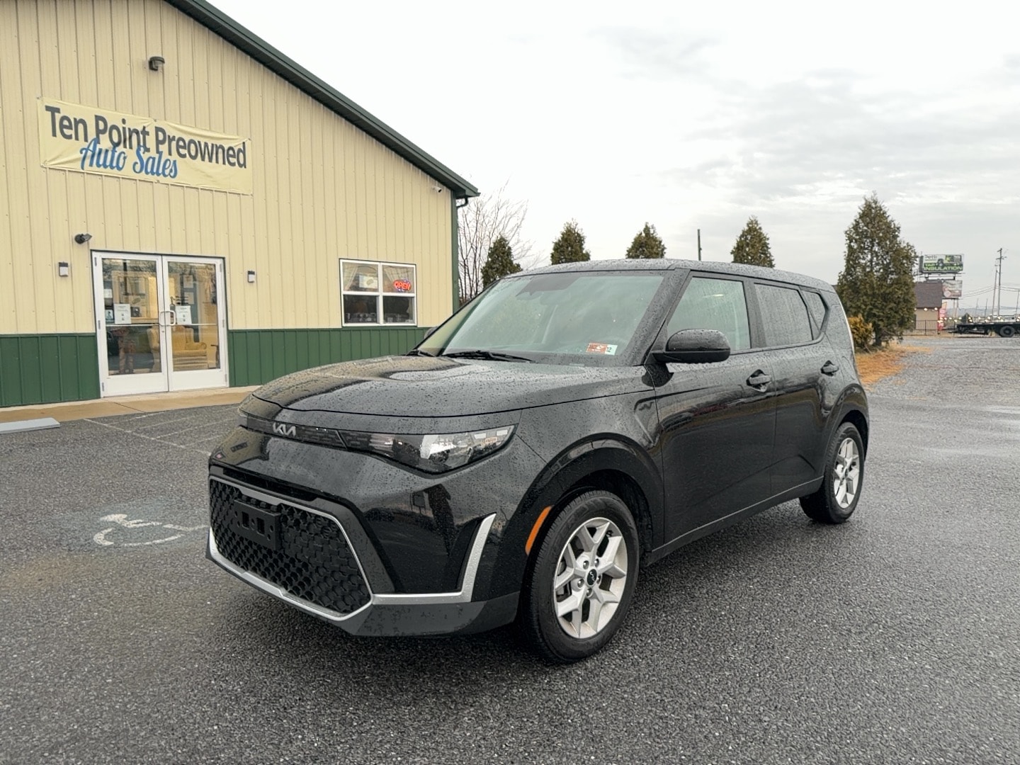2023 Kia Soul LX's photo