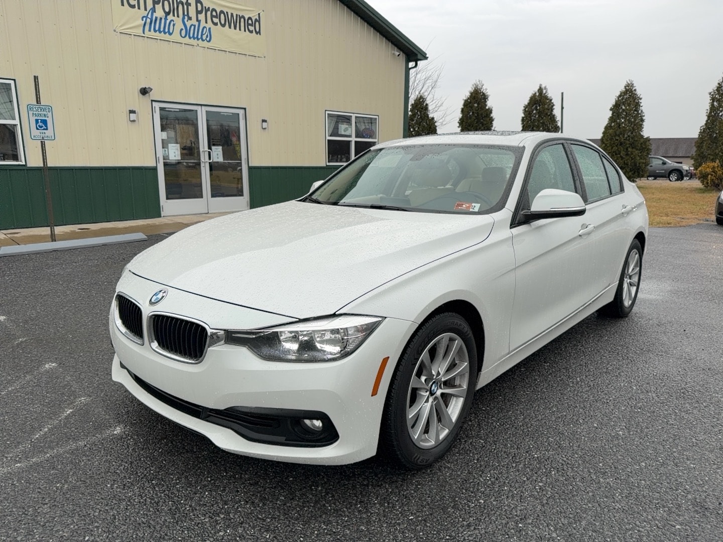 2016 BMW 3 Series 320i's photo