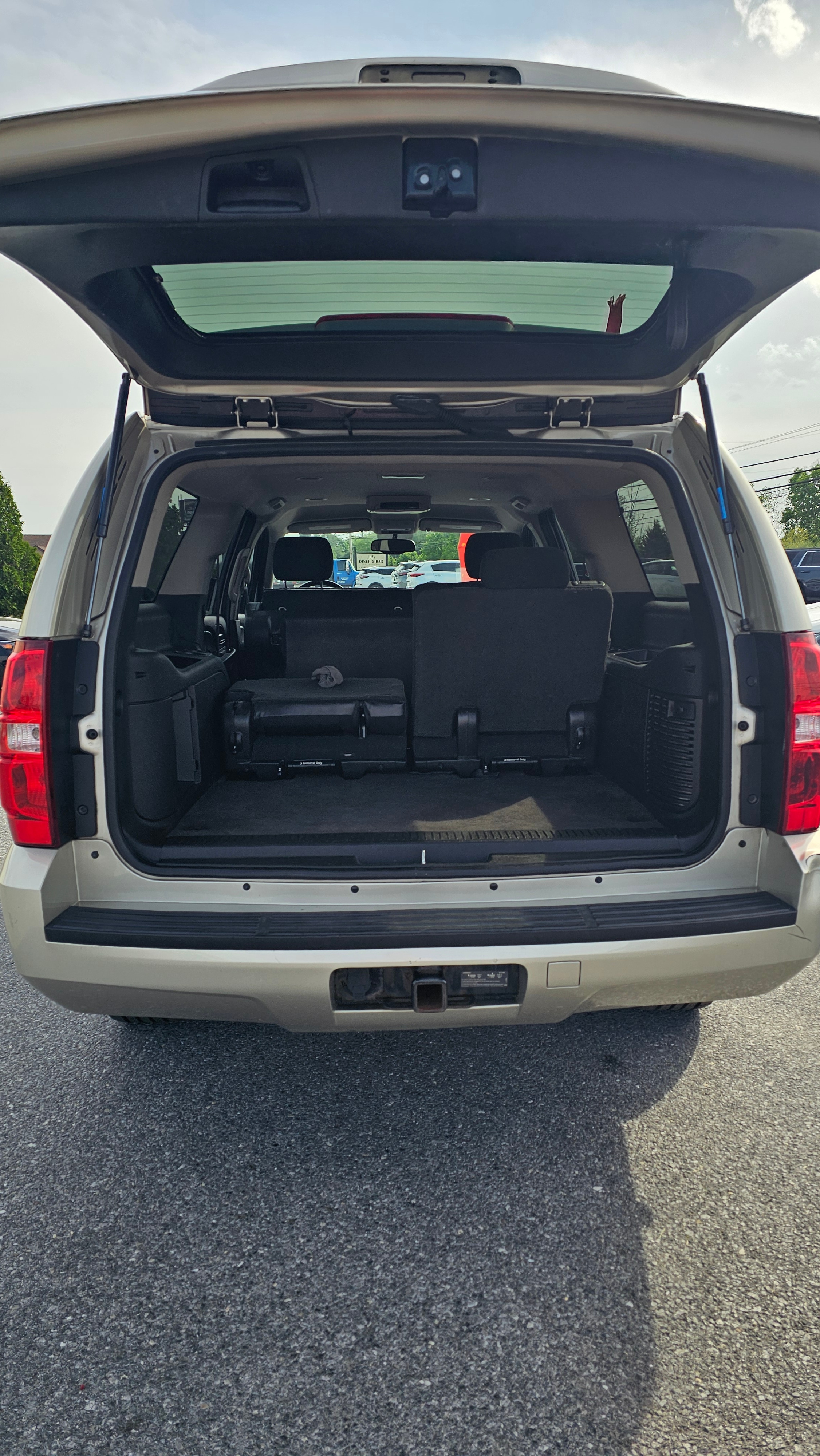 2013 Chevrolet Suburban LS - Photo 7