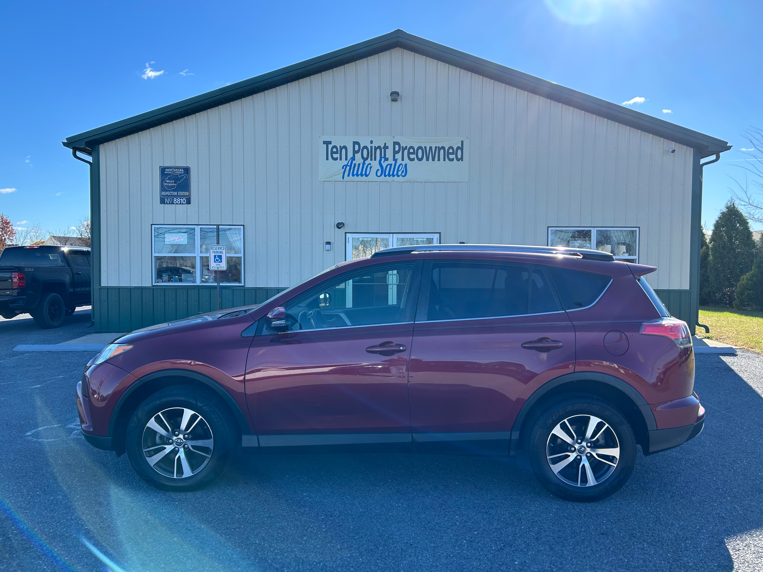 2018 Toyota RAV4 XLE's photo