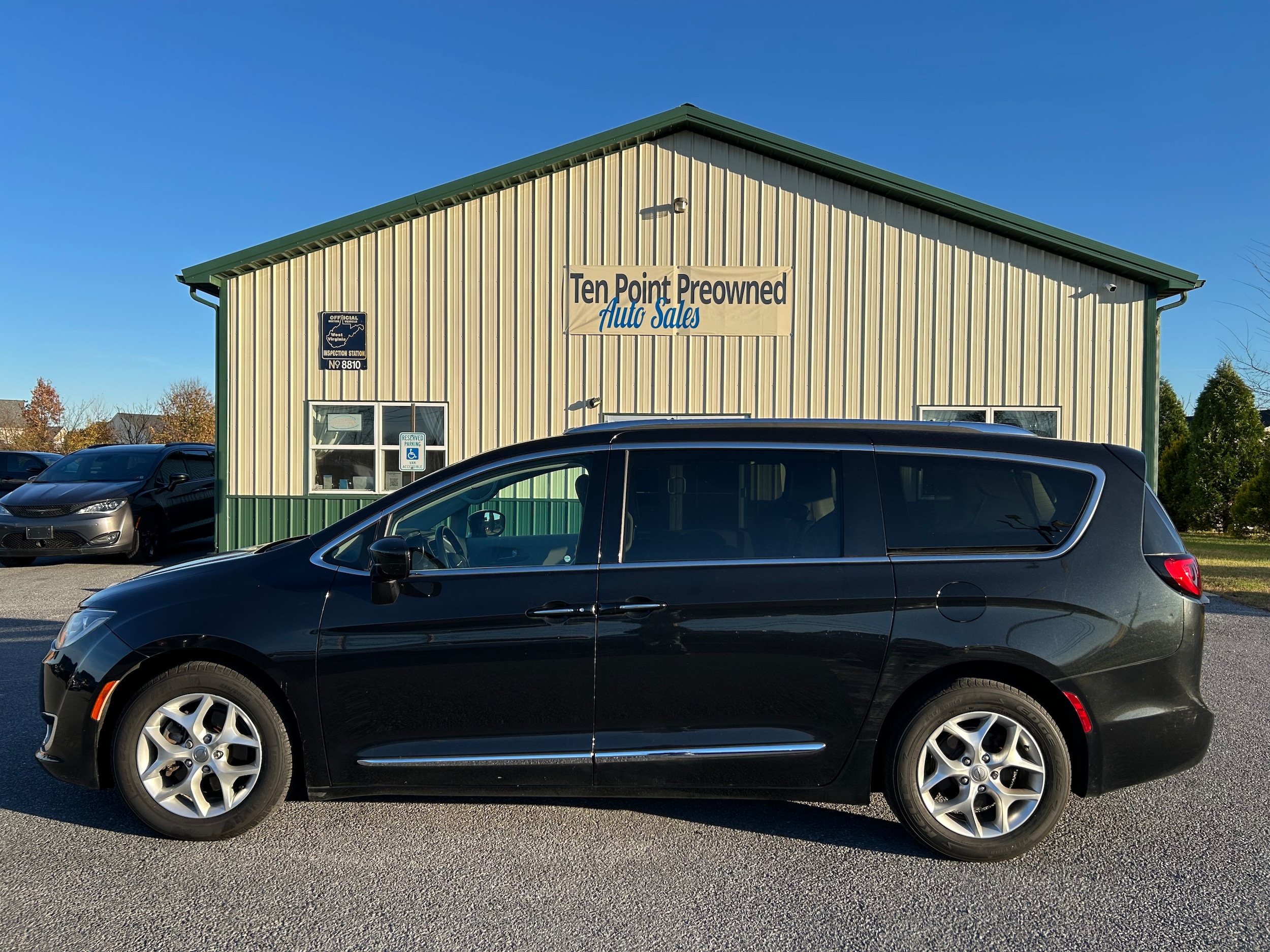 2017 Chrysler Pacifica Touring-L Plus's photo