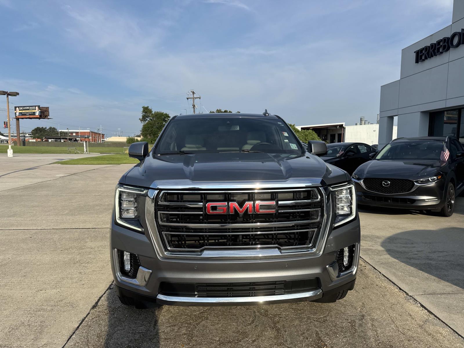 2022 Gmc Yukon SLT photo 2