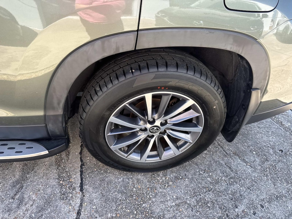 Used 2019 Toyota Highlander SE V6 FWD (Natl) Sport Utility