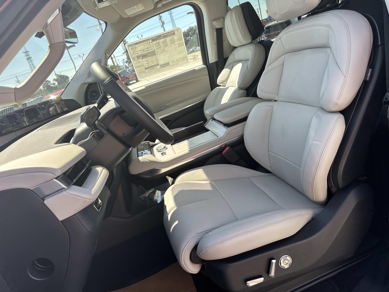 2025 Lincoln Navigator Reserve L - Photo 6