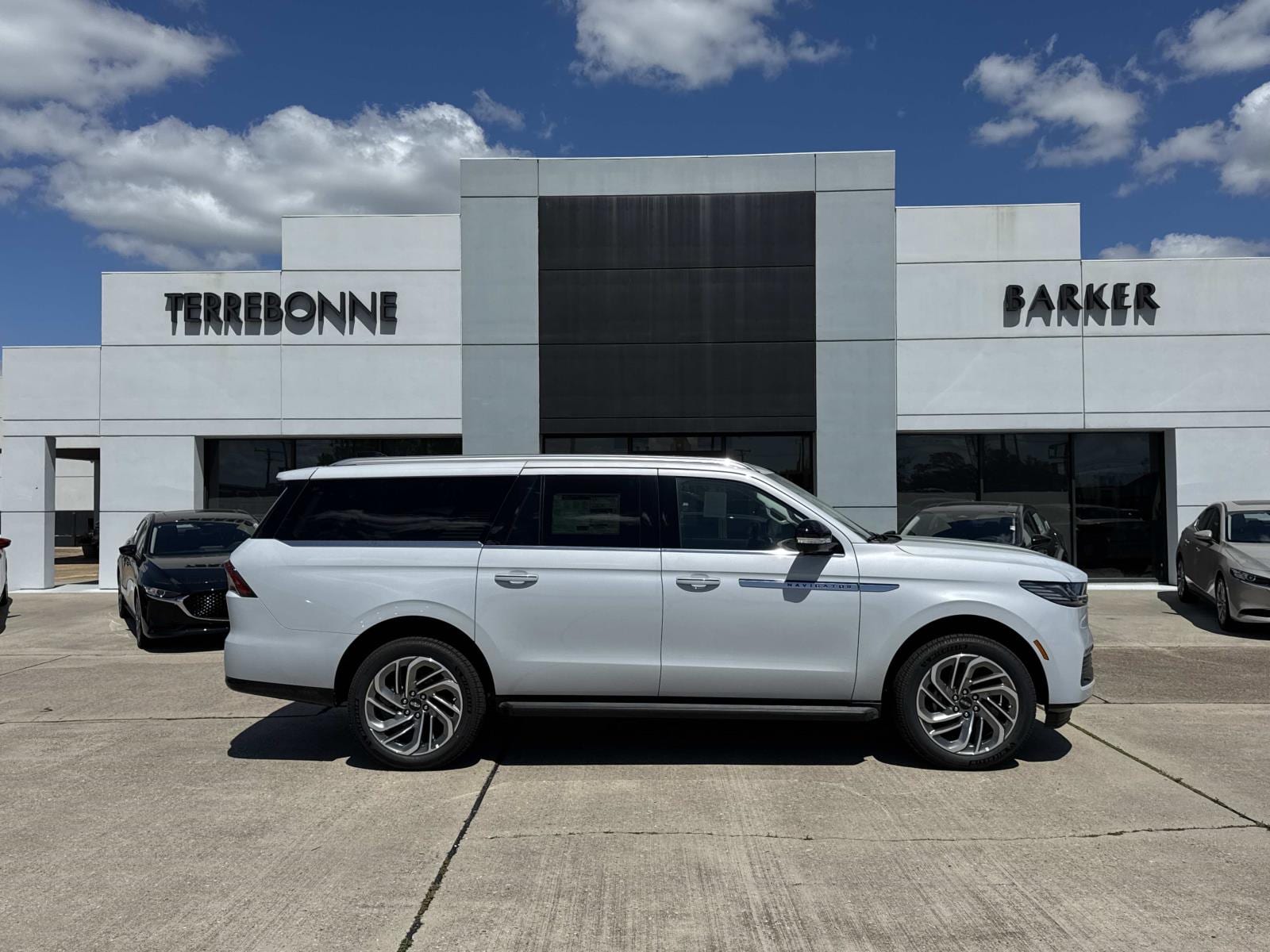 2026 Lincoln Navigator Premiere L - Photo 2