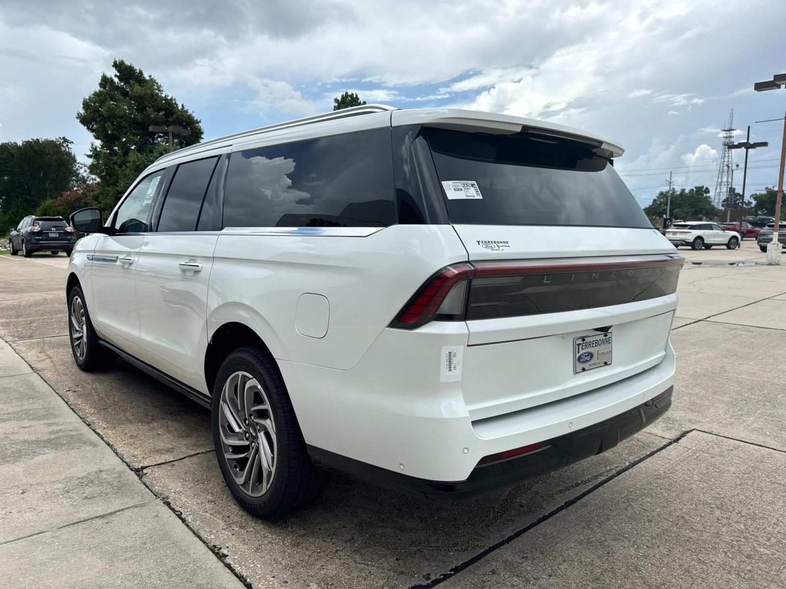 2025 Lincoln Navigator L Reserve photo 2