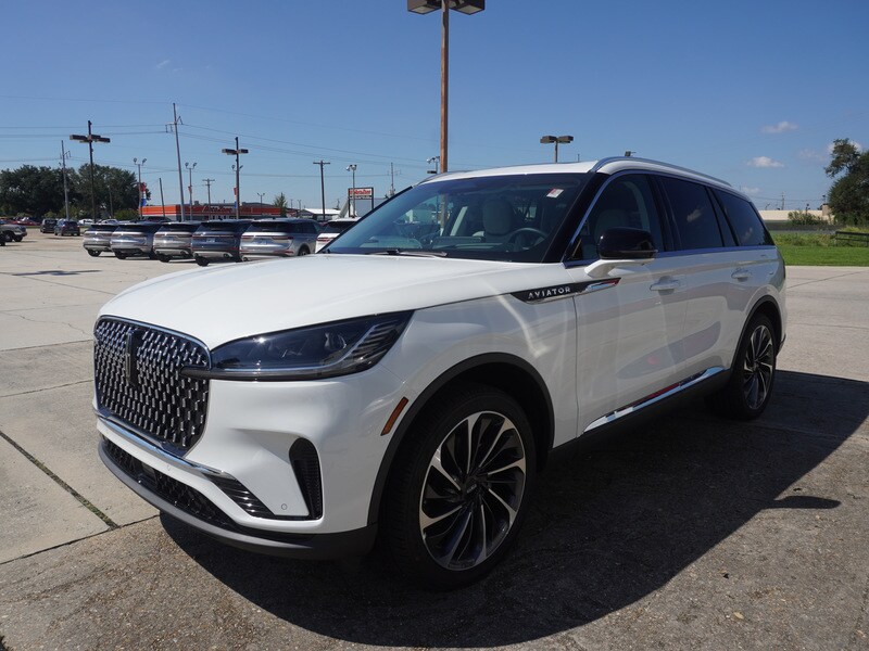 2025 Lincoln Aviator Reserve photo 3