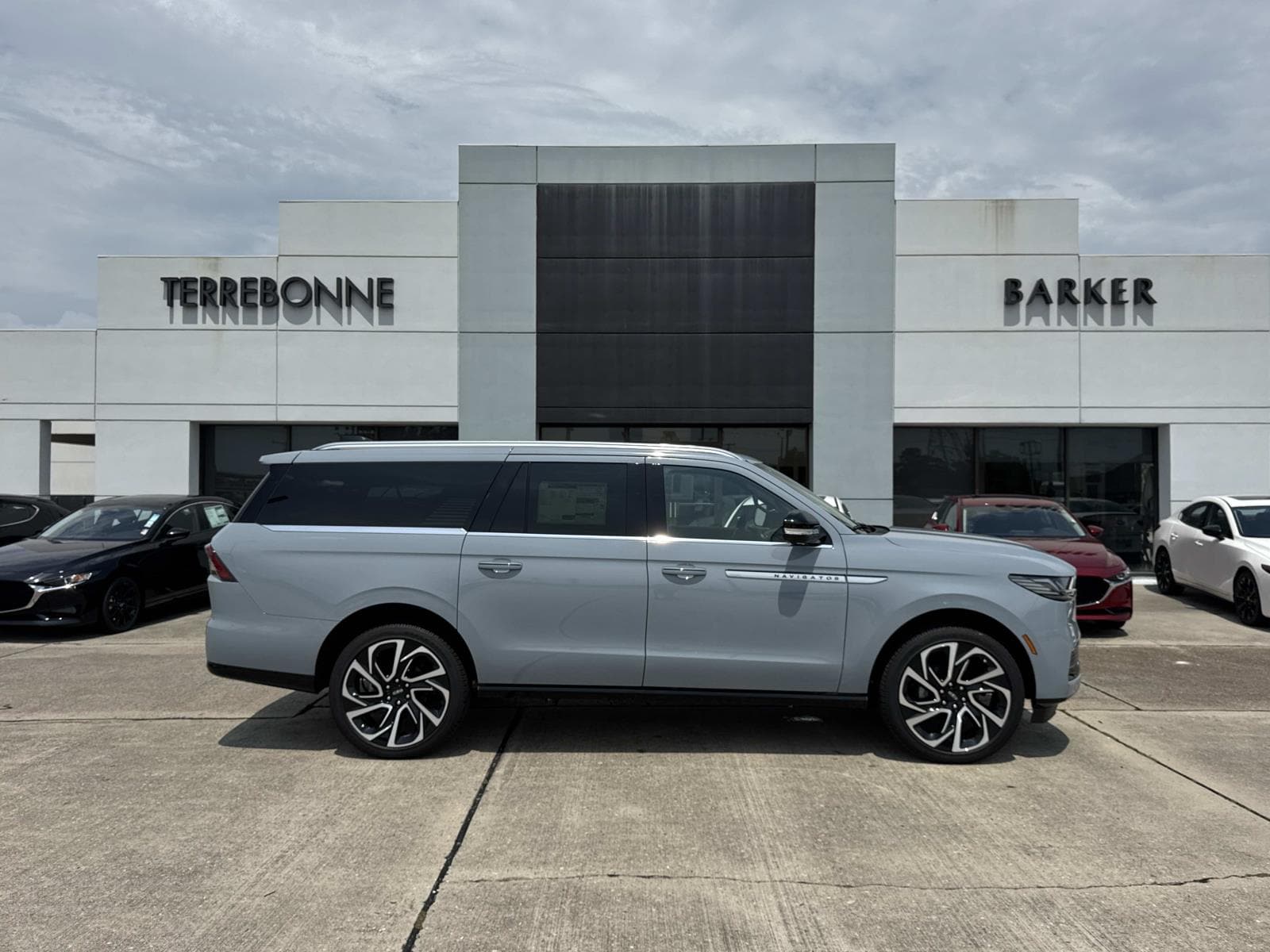 2027 Lincoln Navigator