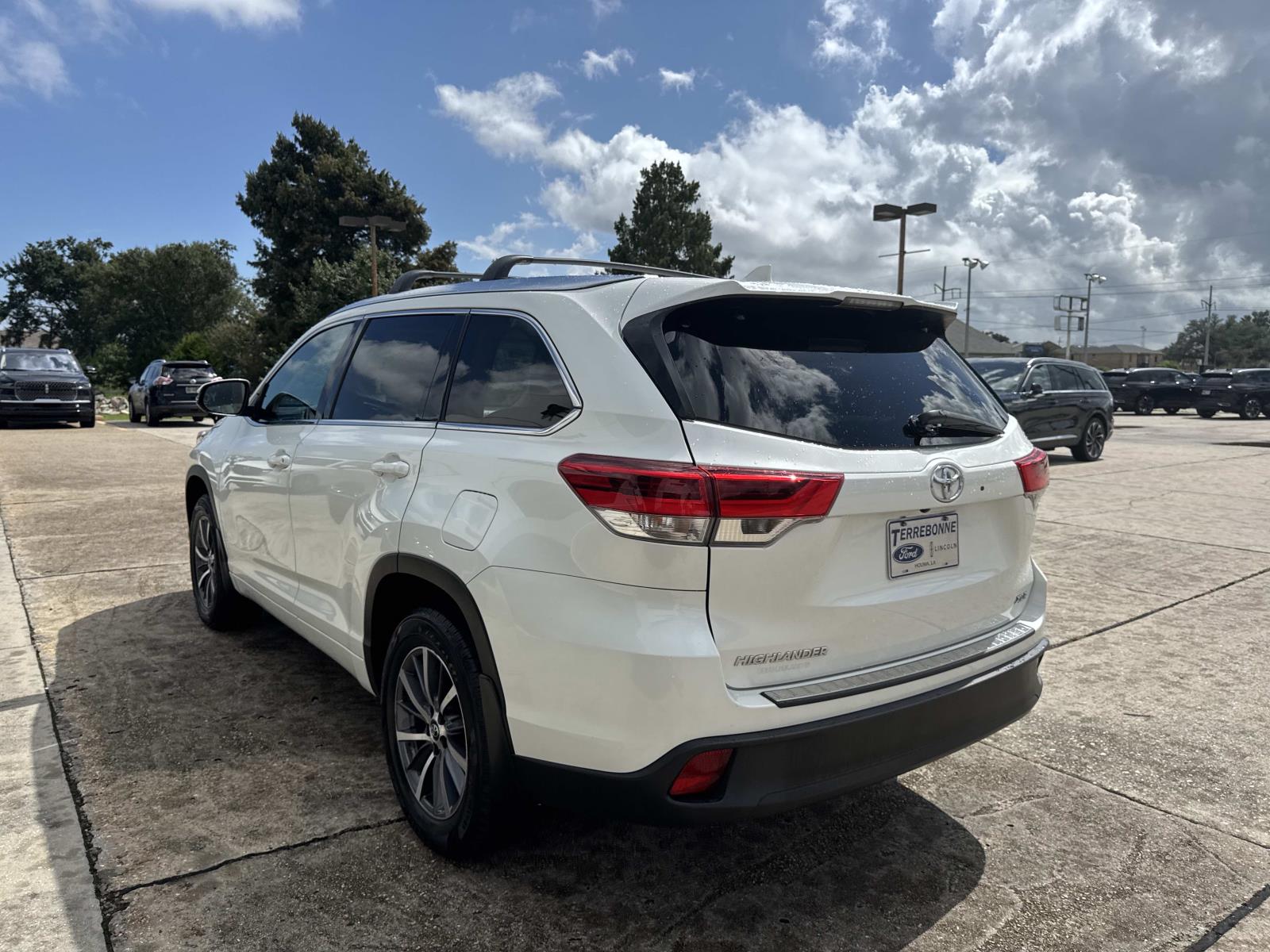 2018 Toyota Highlander SE XLE photo 2