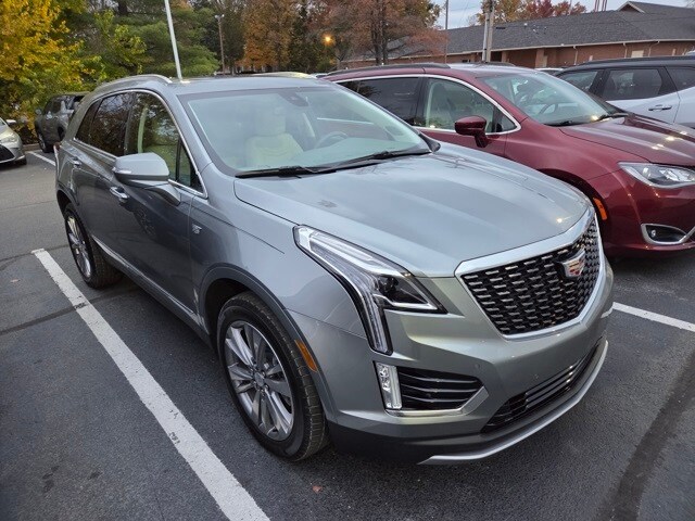 2025 Cadillac XT5 Premium Luxury photo 3