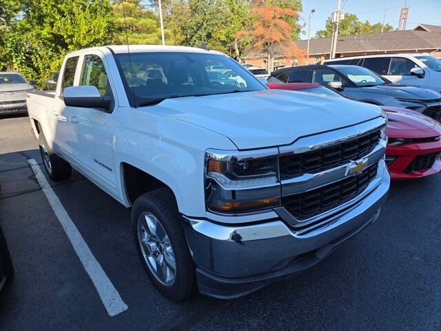 2018 Chevrolet Silverado 1500 LT photo 3