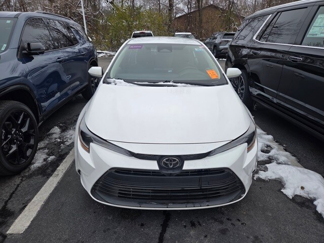 2023 Toyota Corolla LE photo 2
