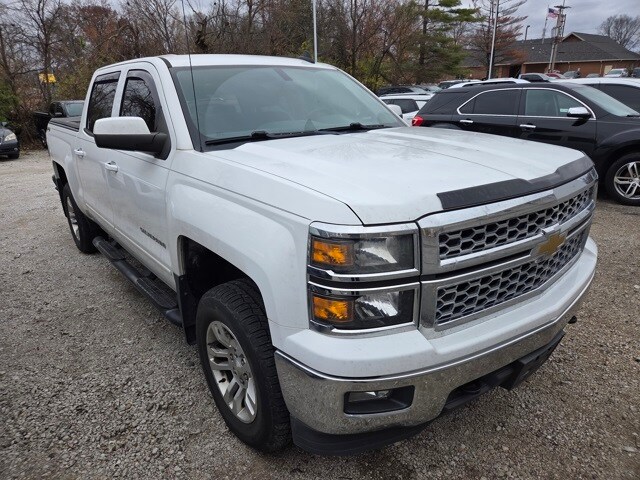 2015 Chevrolet Silverado 1500 LT photo 3