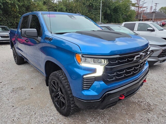 2023 Chevrolet Silverado 1500 LT Trail Boss photo 3