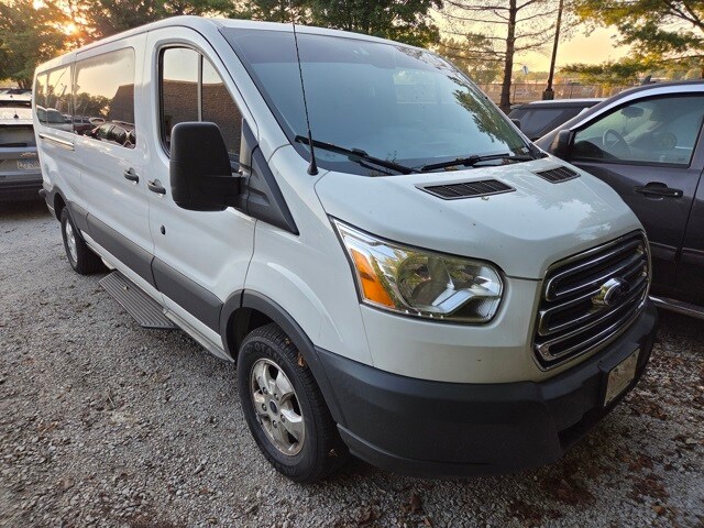 2017 Ford Transit photo 3