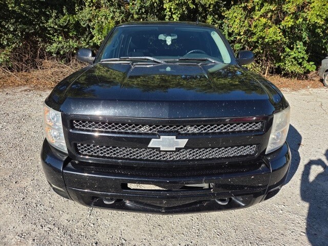 2011 Chevrolet Silverado 1500 LT photo 2