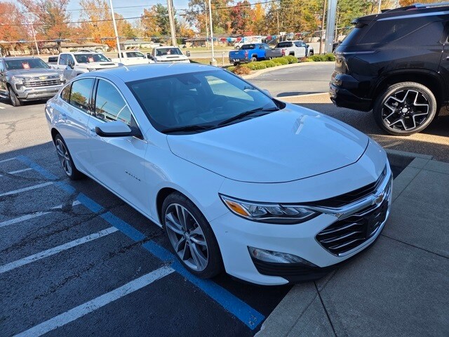 2024 Chevrolet Malibu Premier 2LT photo 3