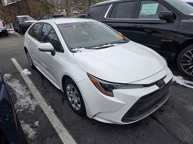 2023 Toyota Corolla LE photo 3