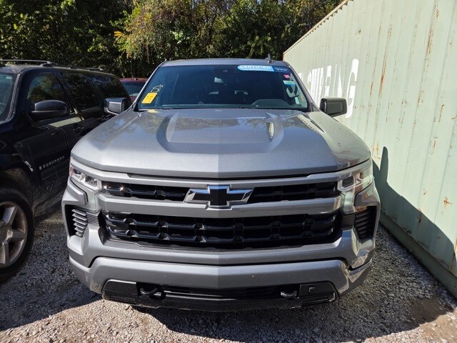 2023 Chevrolet Silverado 1500 RST photo 2