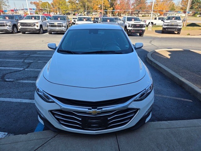 2024 Chevrolet Malibu Premier 2LT photo 2