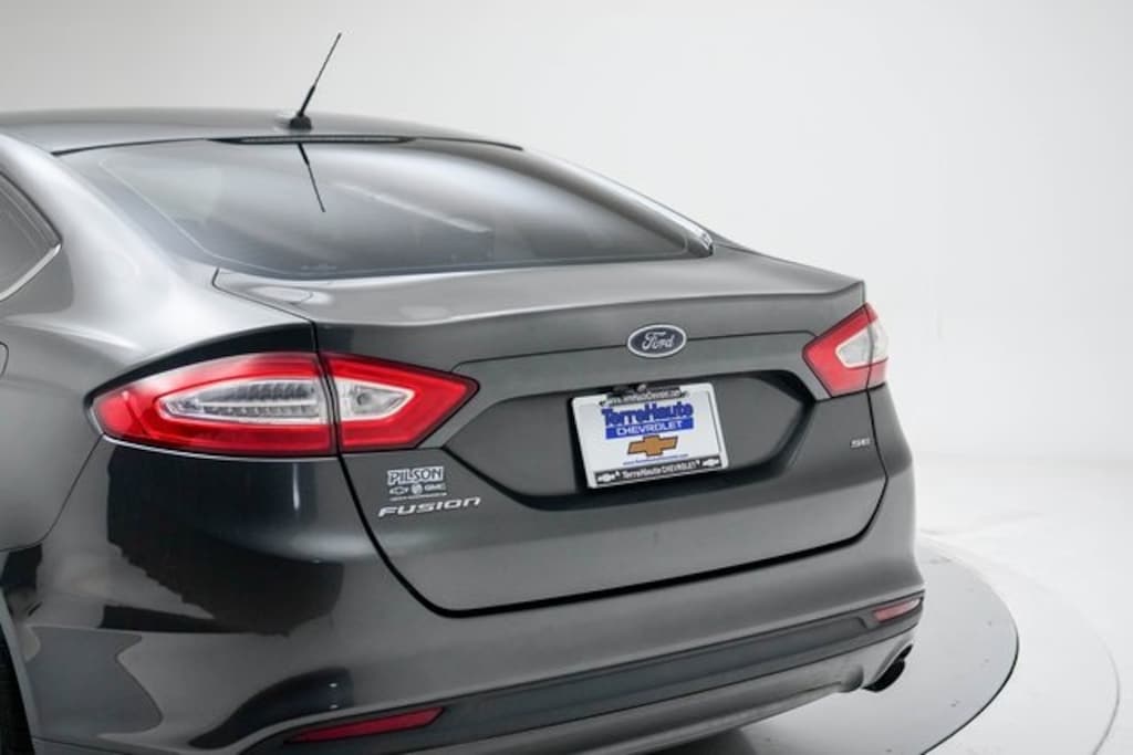 Used 2015 Ford Fusion SE Sedan