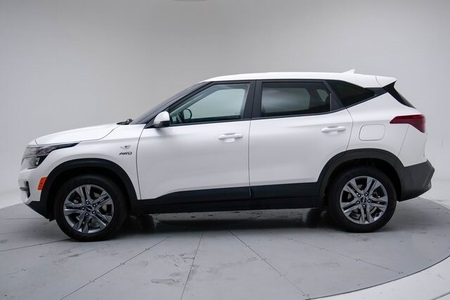 2022 Kia Seltos LX photo 2