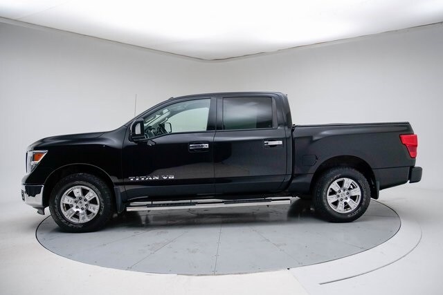 2018 Nissan Titan SV photo 2