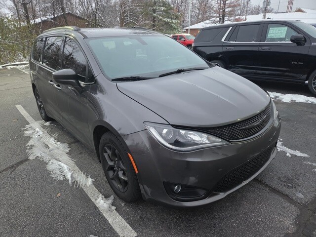 2019 Chrysler Pacifica Touring L photo 3