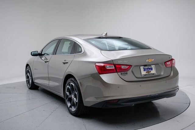 2024 Chevrolet Malibu 1LT photo 2