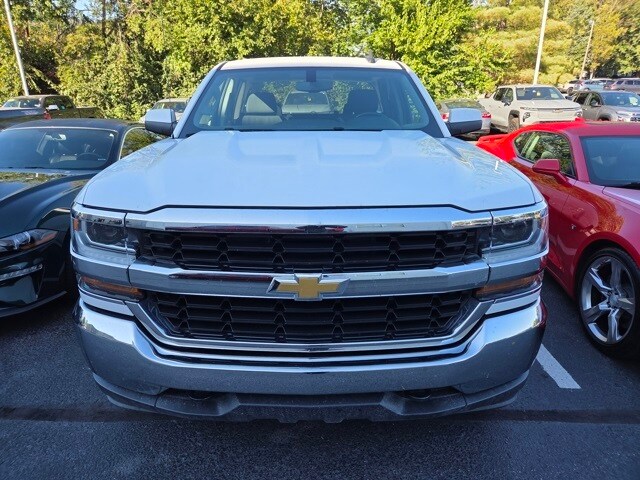 2018 Chevrolet Silverado 1500 LT photo 2