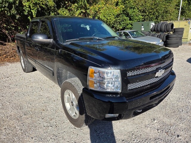 2011 Chevrolet Silverado 1500 LT photo 3
