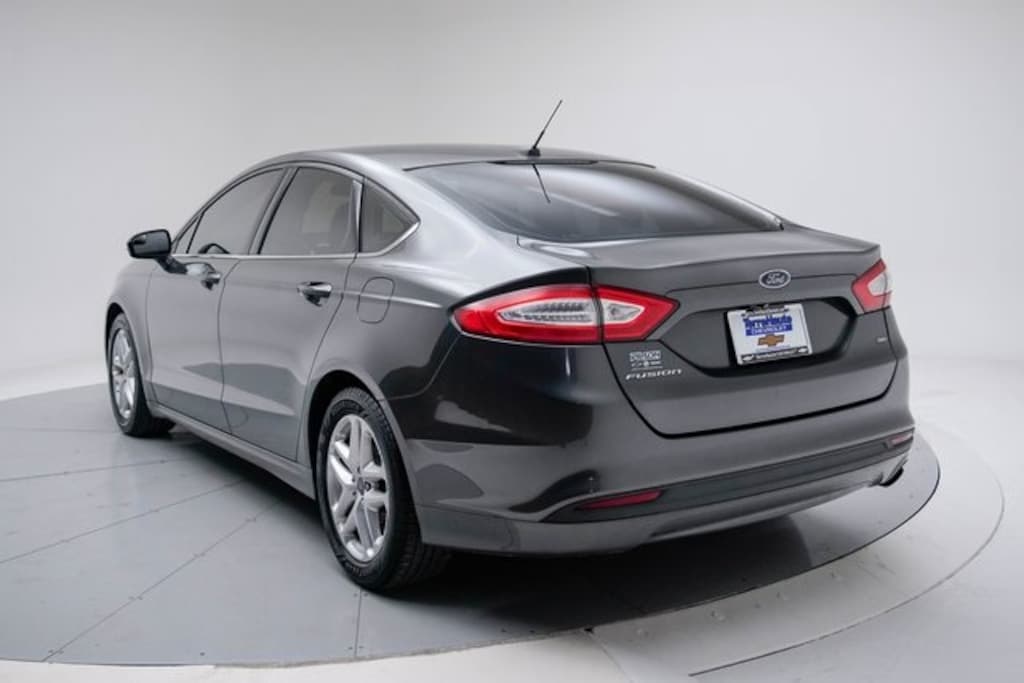 Used 2015 Ford Fusion SE Sedan