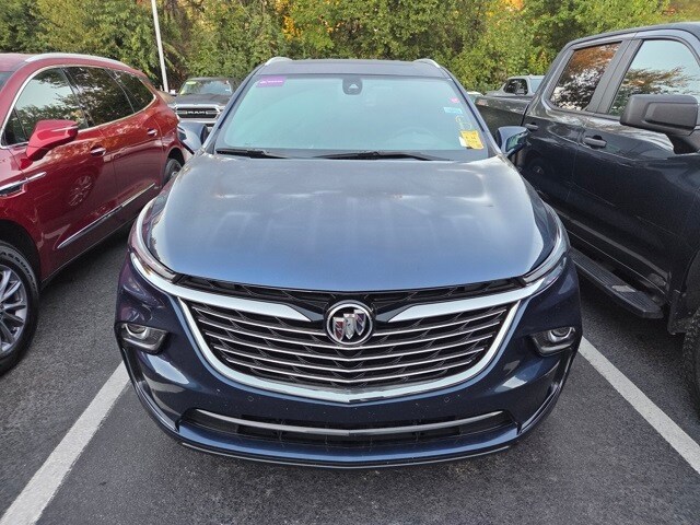 2023 Buick Enclave Essence photo 2