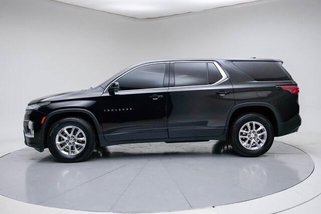 2022 Chevrolet Traverse LS photo 2