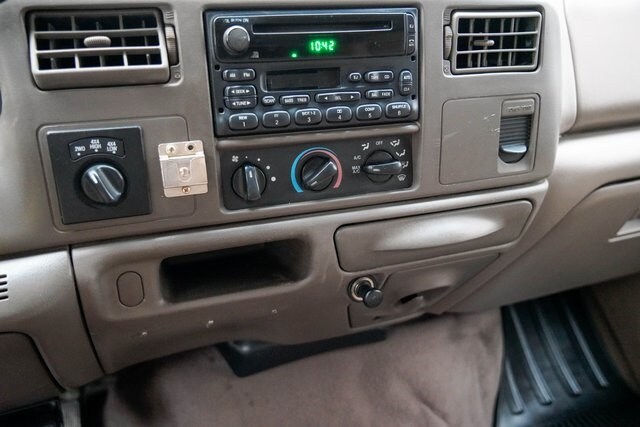 2002 Ford F-350 Lariat photo 3
