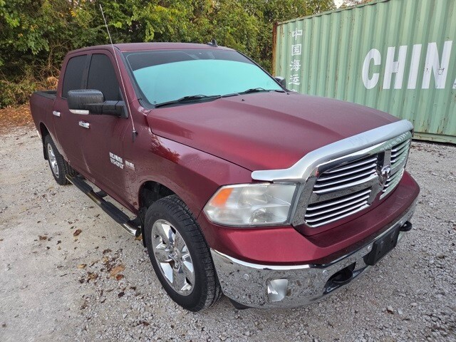 2016 Ram 1500 SLT photo 2
